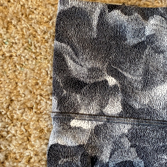 Athleta Elation Textured Tight black white floral leggings - Picture 3 of 9